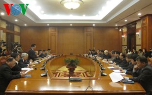 ທ່ານເລຂາທິການໃຫ່ຍ ຫງວຽນຟູຈ້ອງເຮັດວຽກ ກັບສະພາທິດສະດີ ສູນກາງ